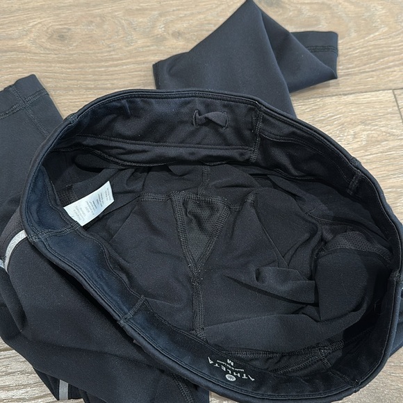 ATHLETA Black Reflective Stride Active Workout Gym Running Leggings Size Medium - Picture 10 of 13